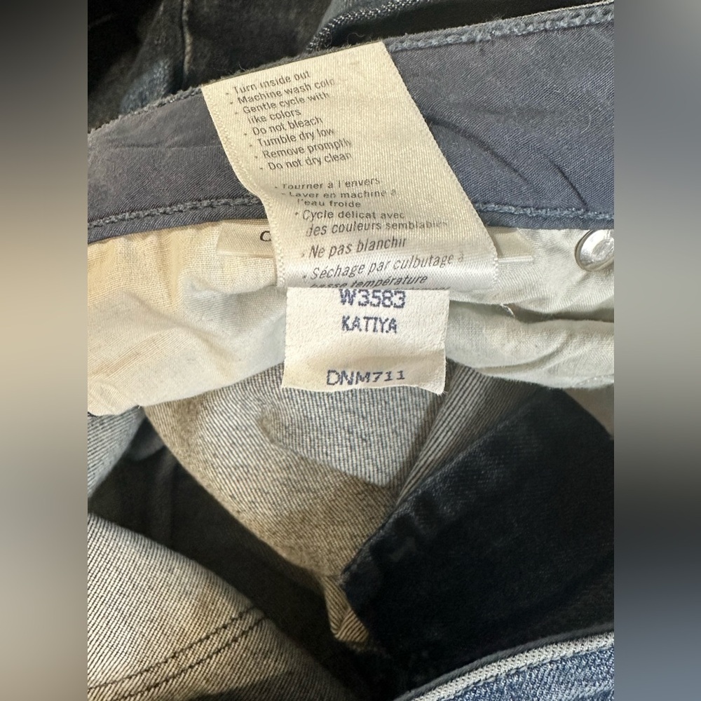 PAIGE Jeans Colette Crop Flare Blue Distressed Bottom Faded Size 30 Pre-owned‎ - Picture 11 of 15